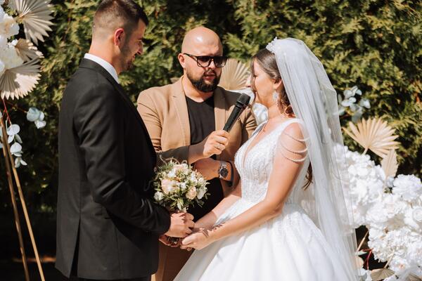 Vivamus vitae ultricies nisi. Praesent suscipit mi eu lectus 